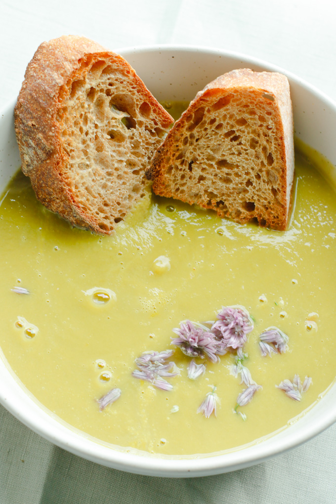 Simple Creamy Asparagus Soup