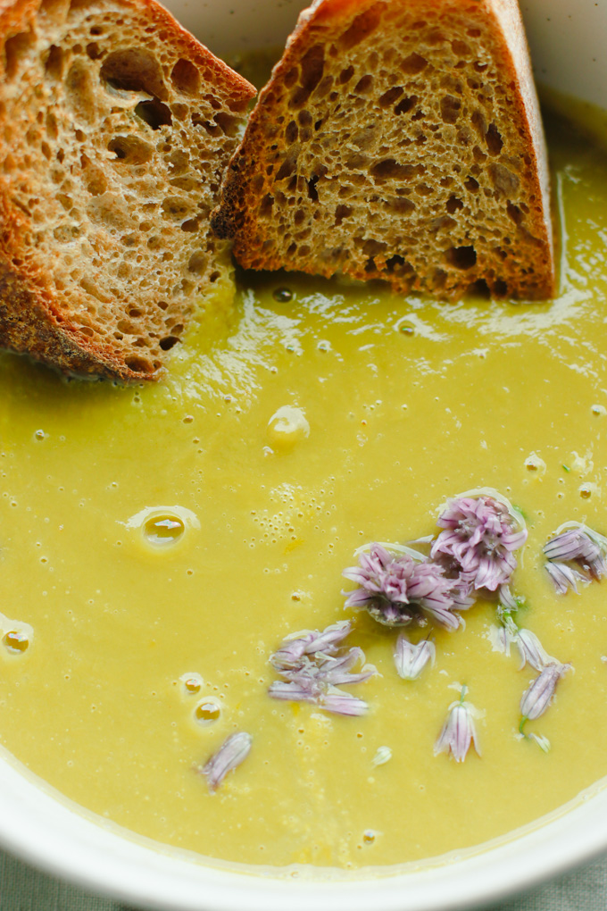 Simple Creamy Asparagus Soup