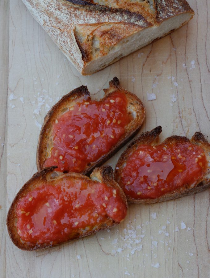Spanish-Style Bread with Tomato (Pan Con Tomate) - a perfect summer Tapas that is so easy and super delicious. | circleofeaters.com