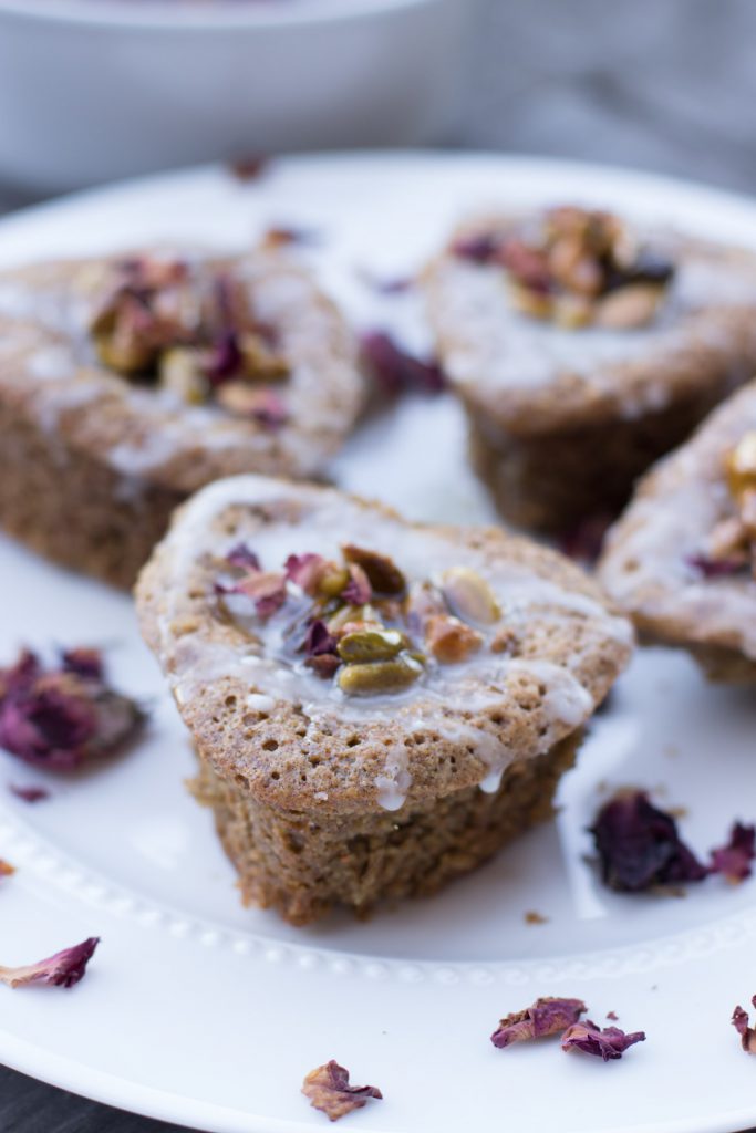 Pistachio, cardamom and lemon drizzle cake - Circle of Eaters